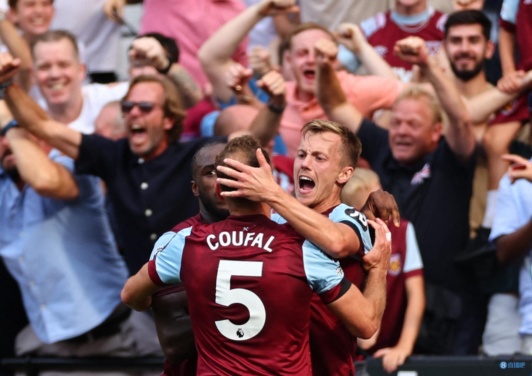 库巴西训练中膝盖被莱万撞了一下，经过治疗后重新加入训练.