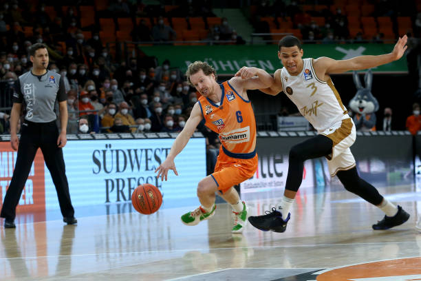 脚背弧线助 脚背弧线助